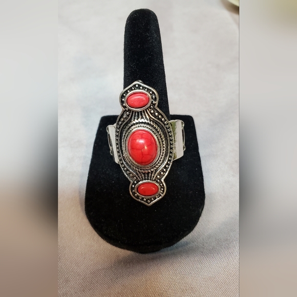 Red Dyed Howlite Stretchy Ring  NWOT - Picture 2 of 3